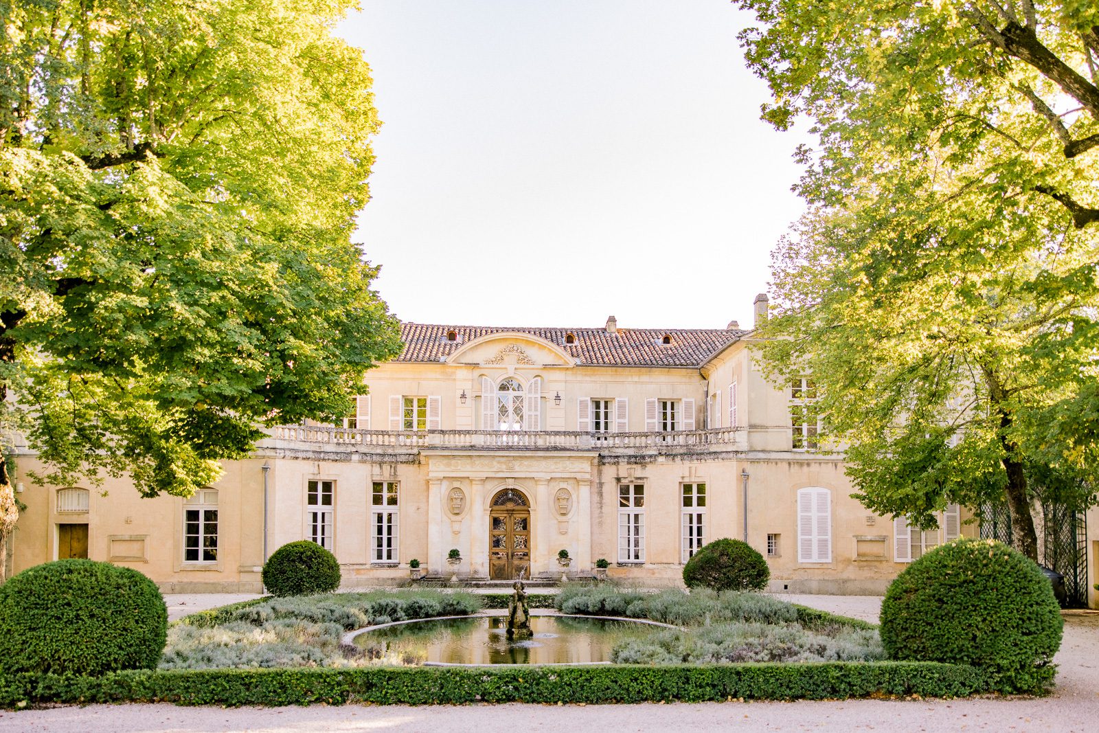 Elegant wedding celebration at Château Martinay in Provence, France